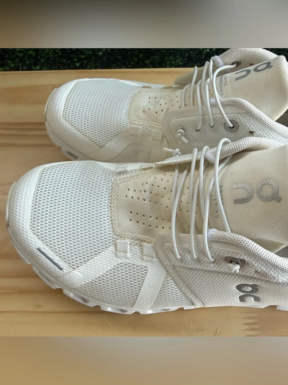 On Cloud 5 Men’s Size 10 Undyed White Sneakers